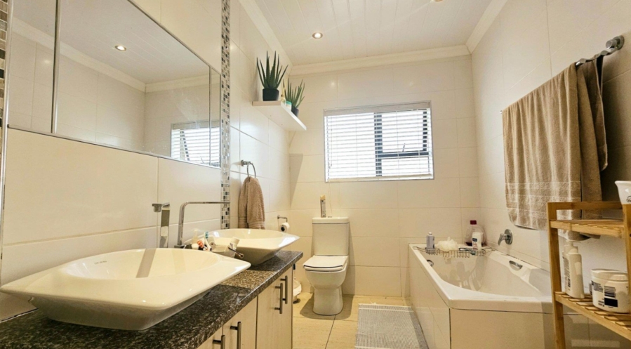 3 Bedroom Property for Sale in Monte Christo Western Cape